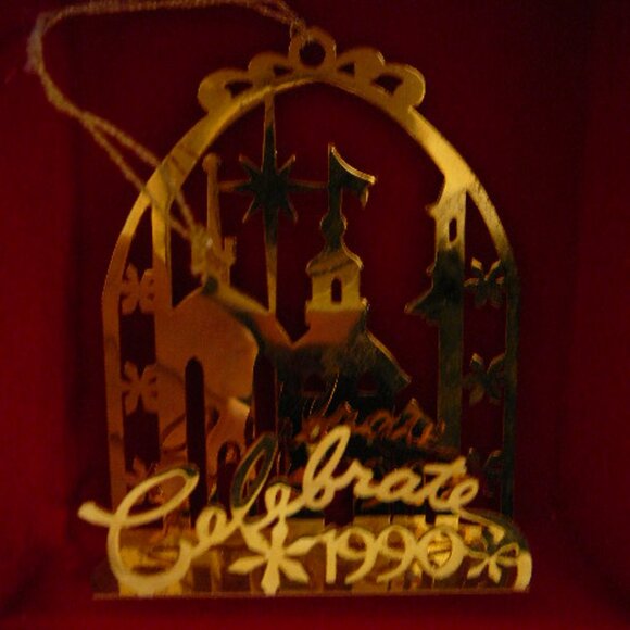 Jacobson's Department Store Celebrate 1990 Ornament-24 kt gold finish-Made USA - Picture 2 of 3